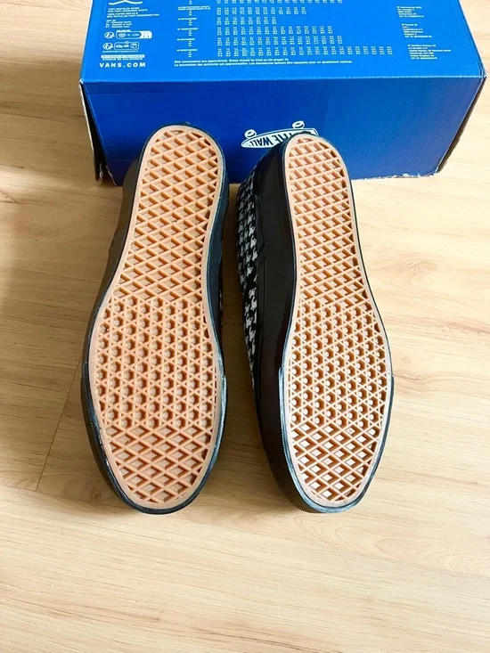 Vans Premium Classic Slip-On
Shoe Houndstooth Black /
White Women 10.0 Mens 8.5 - Picture 11 of 12